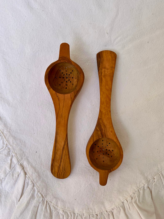 Colador en madera olivo